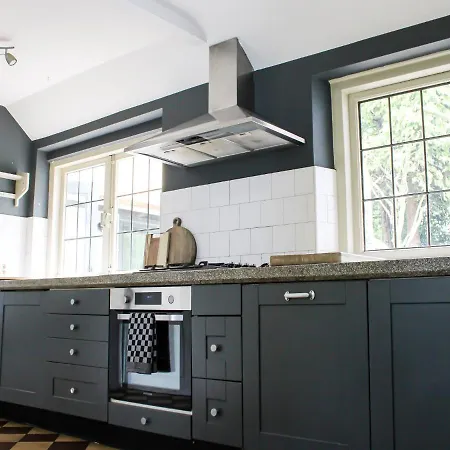 Vakantiehuis Charming Holiday In With Swimming Pool