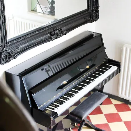 Vakantiehuis Charming Holiday In With Swimming Pool *